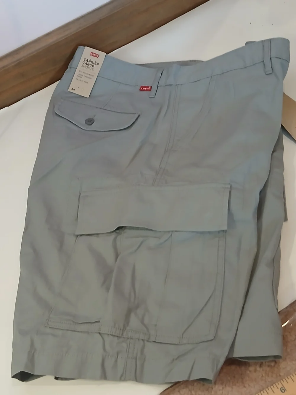NWT Levi's Men's Light Gray Cargo Shorts 34